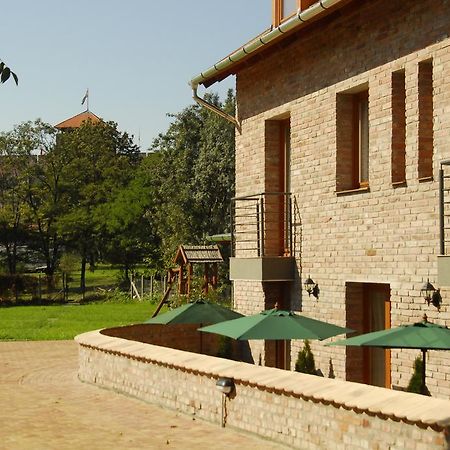 Vararok Apartman Jula Exterior foto