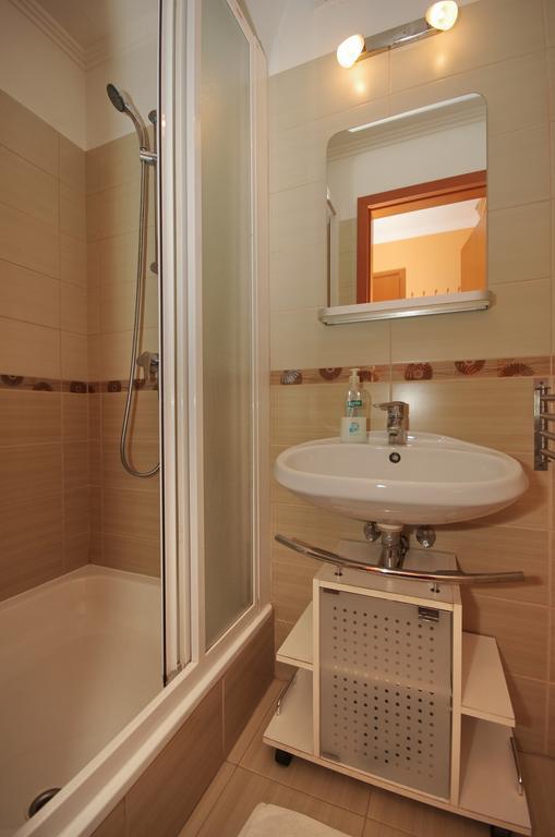 Vararok Apartman Jula Exterior foto