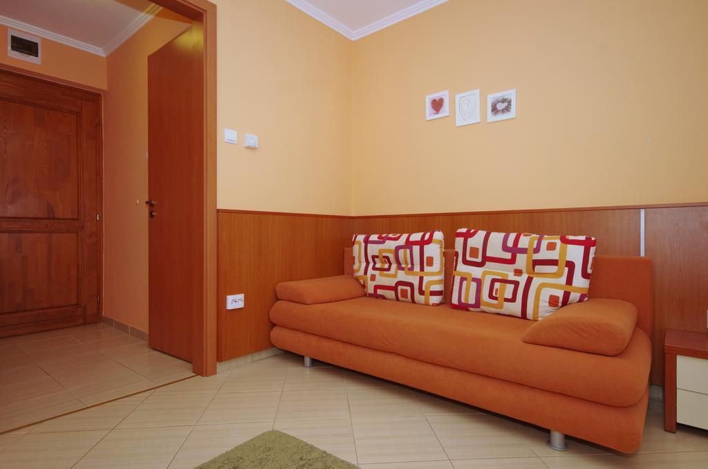 Vararok Apartman Jula Exterior foto