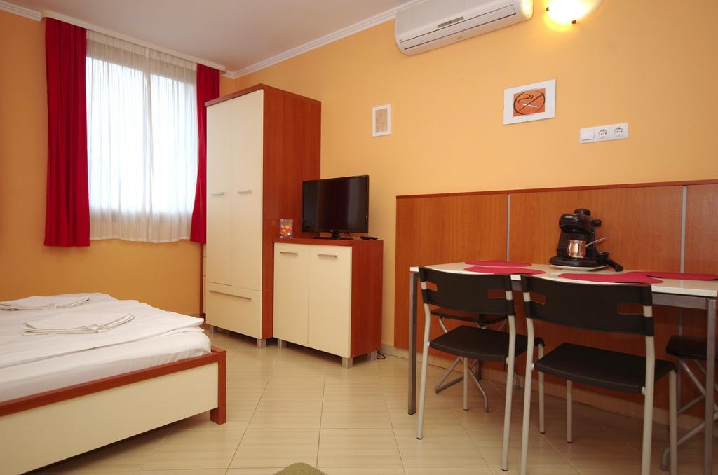 Vararok Apartman Jula Exterior foto