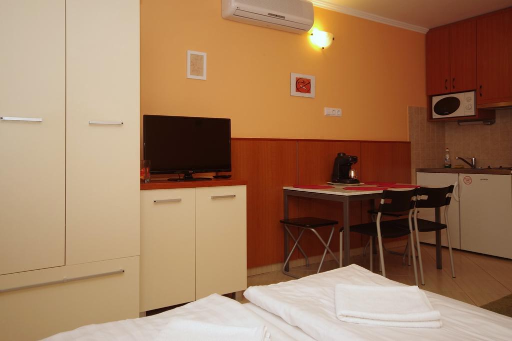 Vararok Apartman Jula Exterior foto
