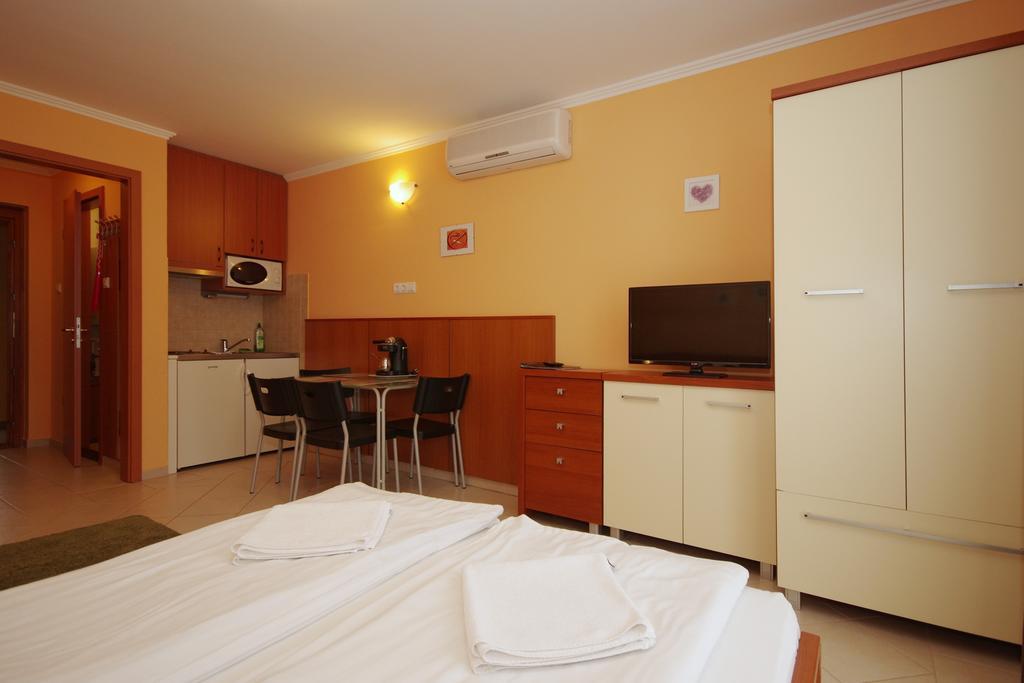 Vararok Apartman Jula Exterior foto