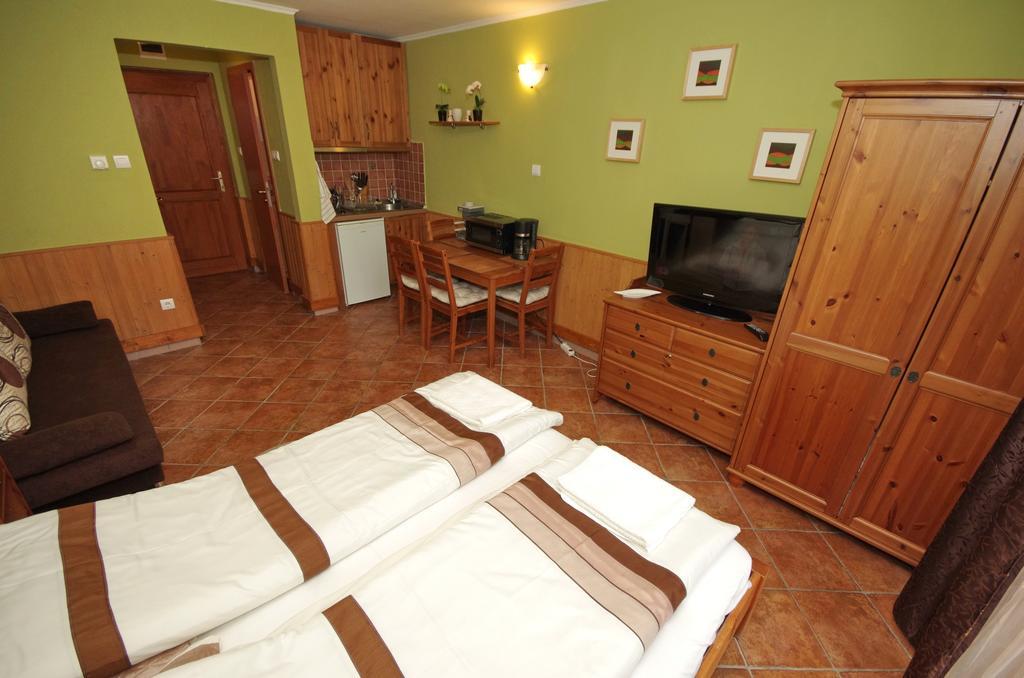 Vararok Apartman Jula Exterior foto