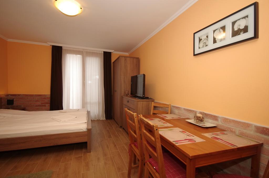 Vararok Apartman Jula Exterior foto