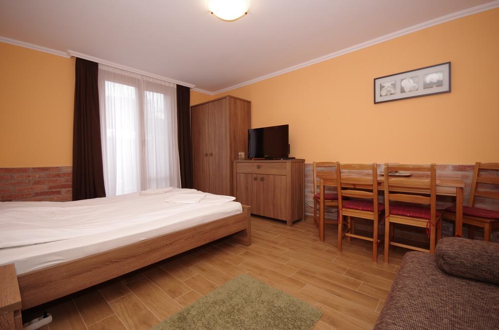 Vararok Apartman Jula Exterior foto