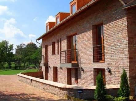 Vararok Apartman Jula Exterior foto