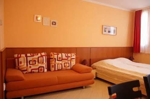 Vararok Apartman Jula Exterior foto